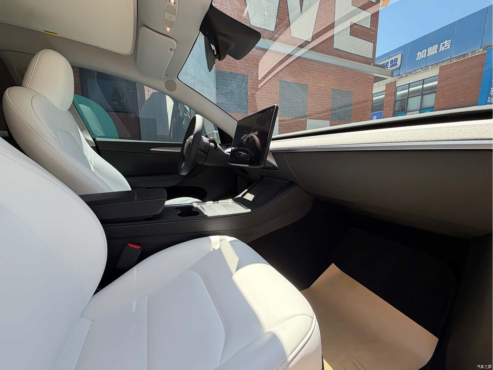 Tesla Model Y, 2024 9
