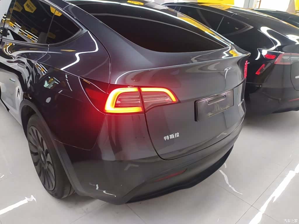 Tesla Model Y, 2024 4