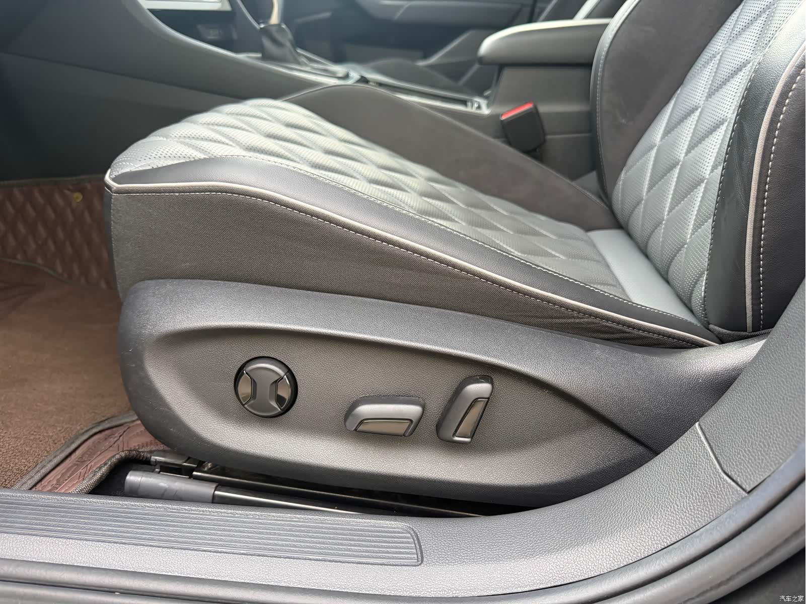 Volkswagen Sagitar, 2023 15