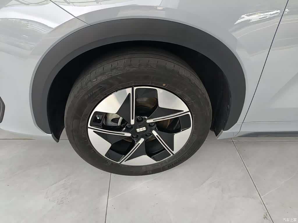 Geely Galaxy E5, 2025 23