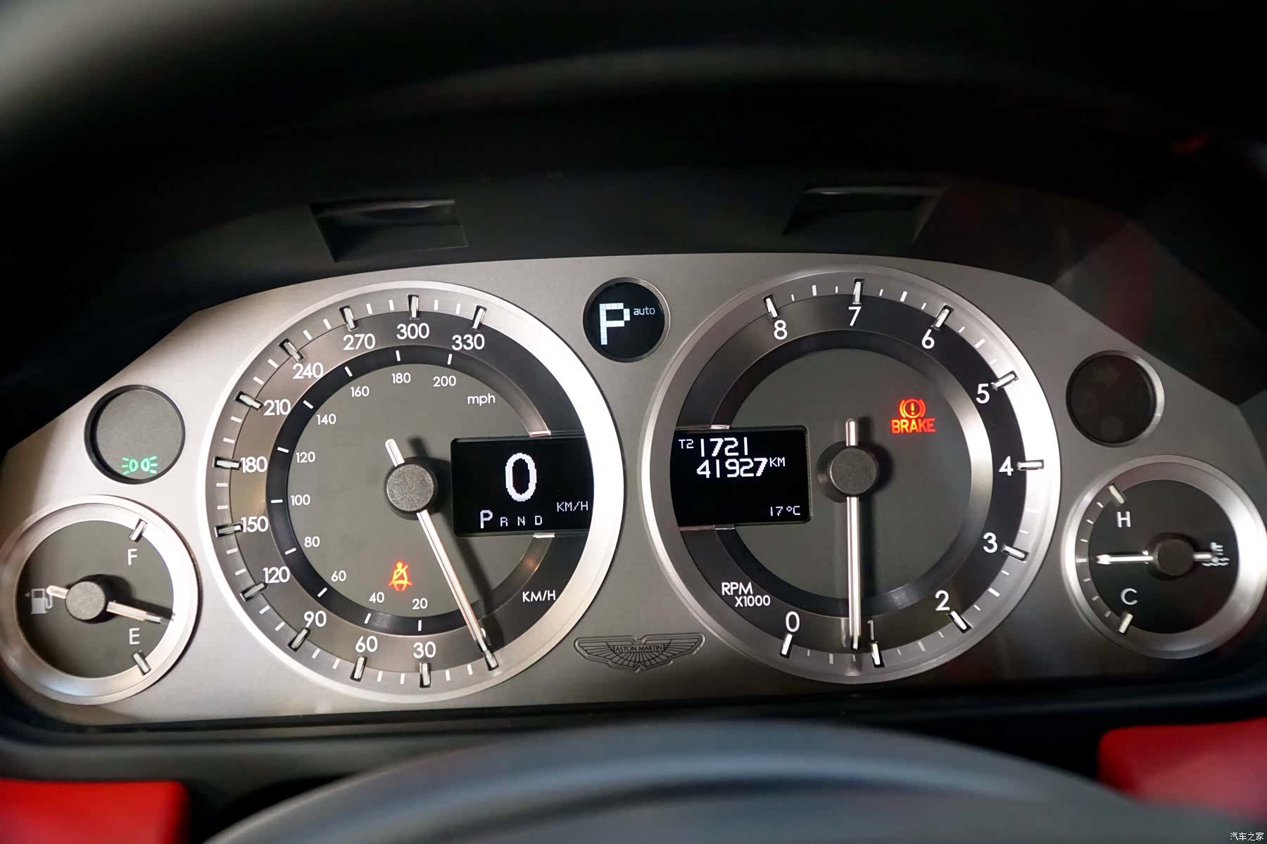 Aston Martin DB9, 2015 15