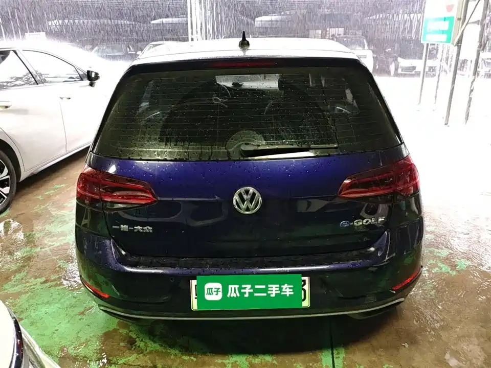 Volkswagen Golf*pure electricity