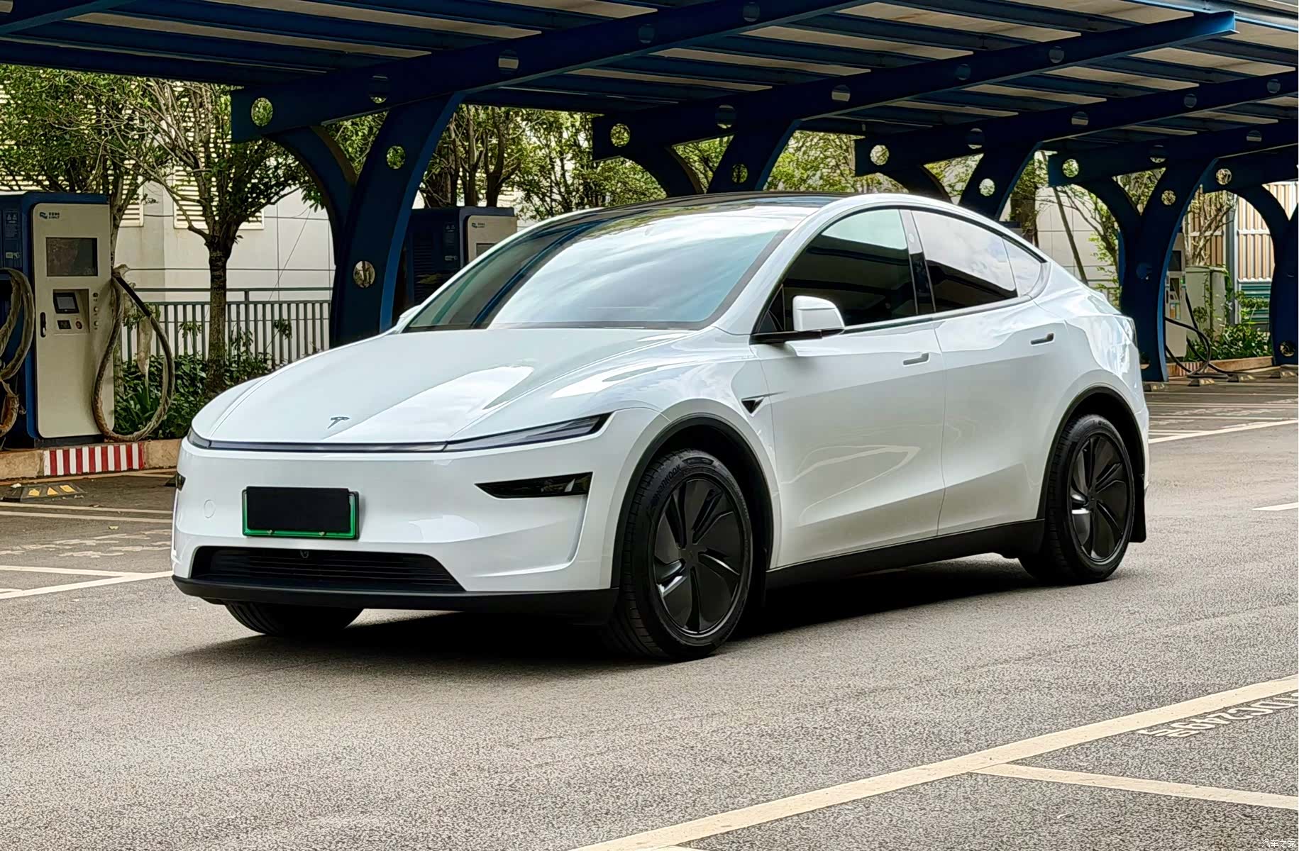 Tesla Model Y, 2025 1