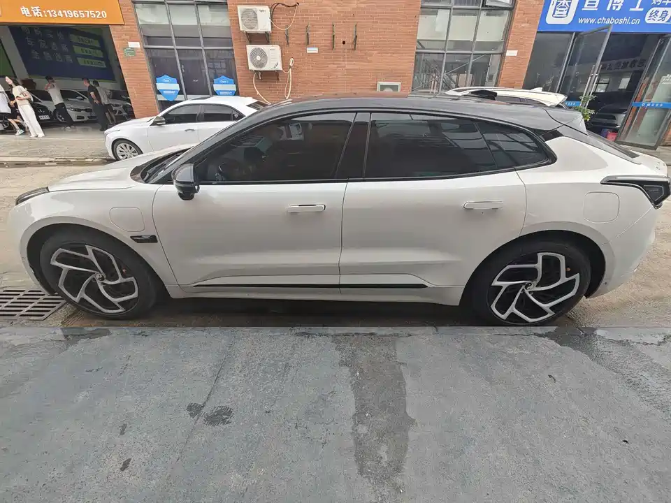 Zeekr 001