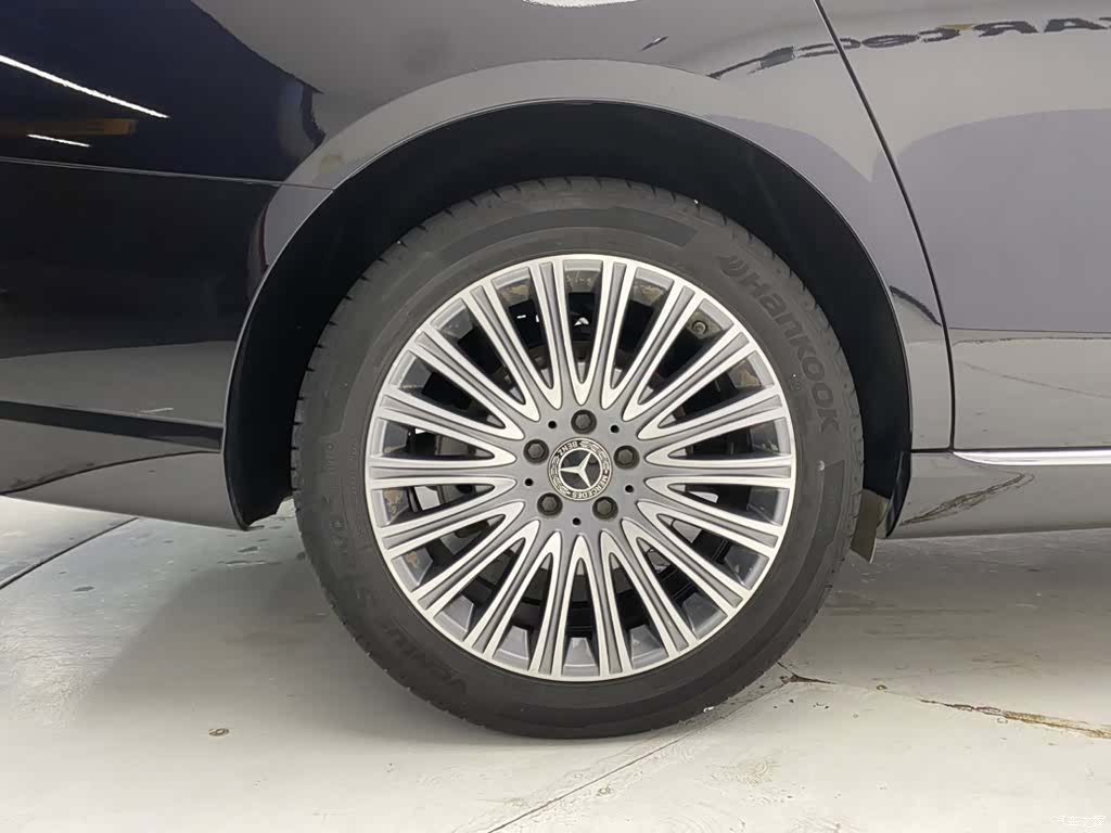 Mercedes-Benz E-Class, 2023 11
