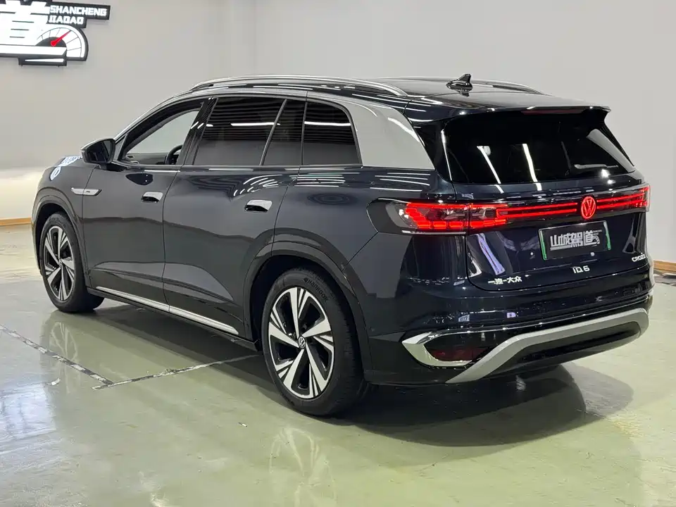 Volkswagen ID.6 CROZZ