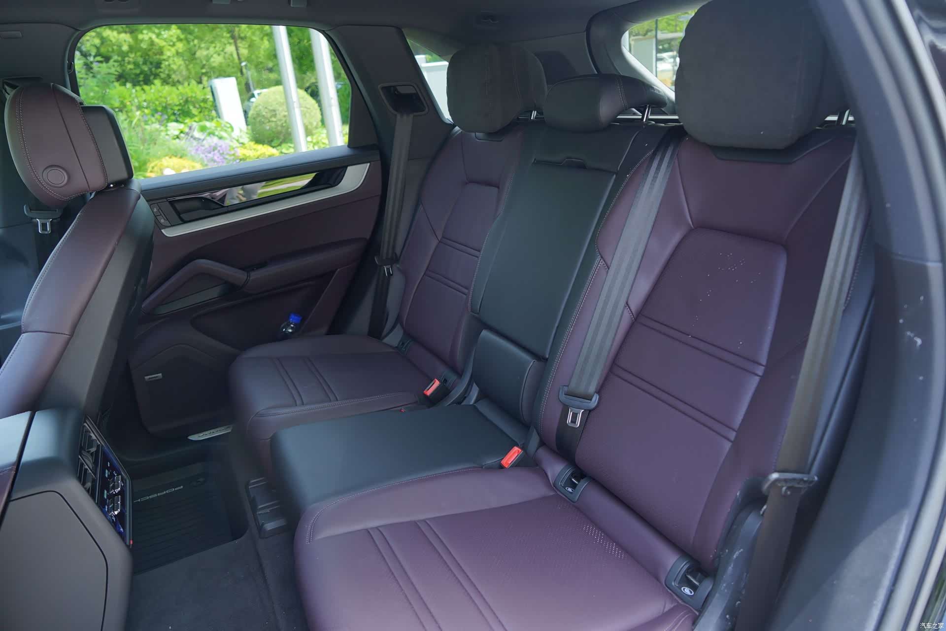 Porsche Cayenne, 2025 10