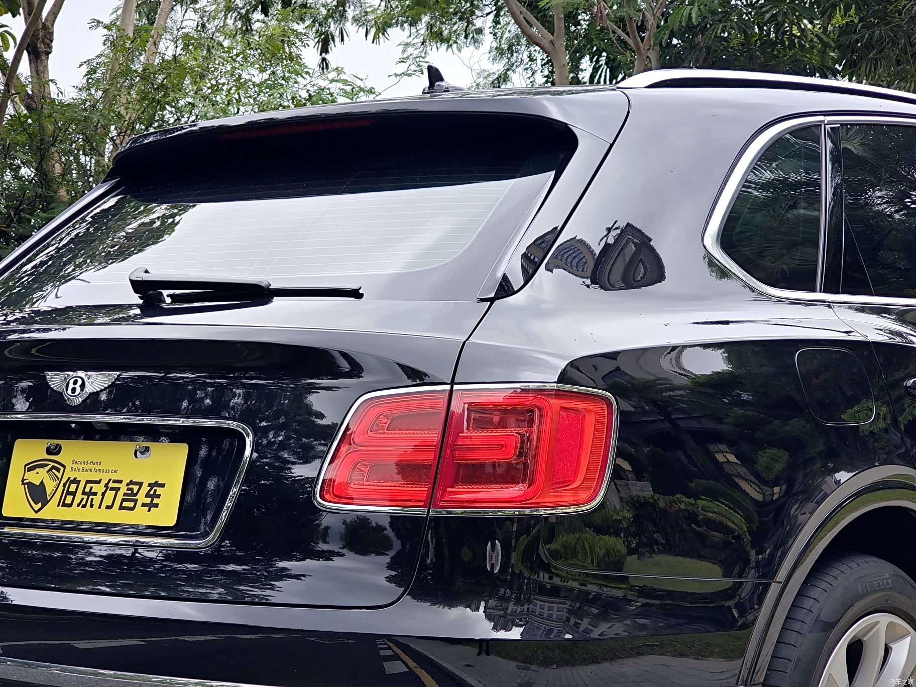 Bentley Bentayga, 2018 29