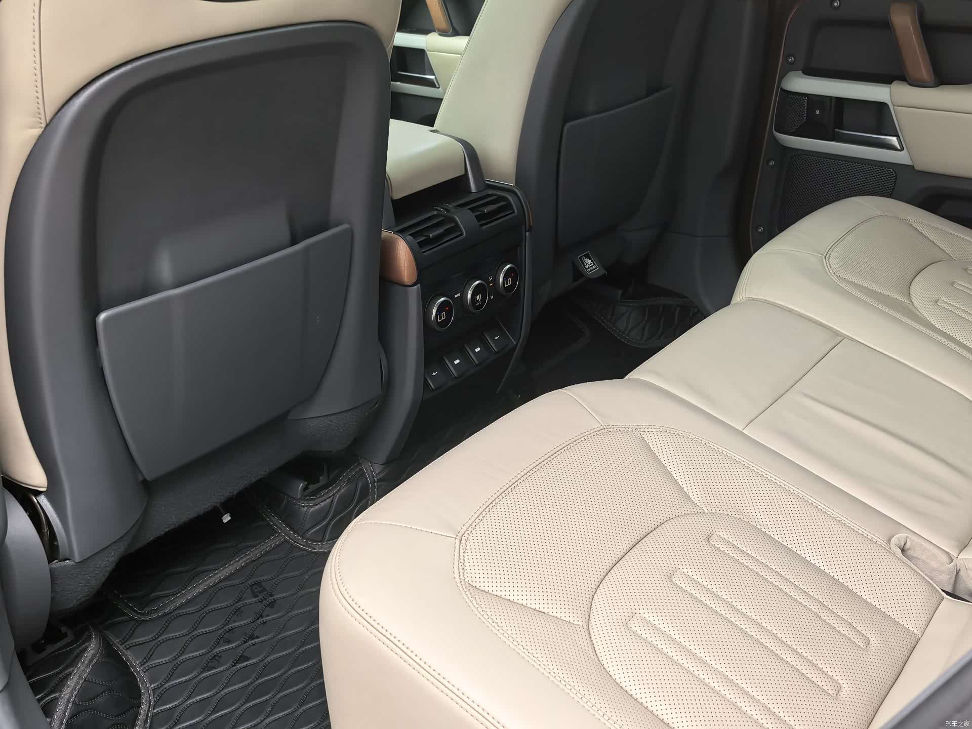 Land Rover Defender, 2020 15