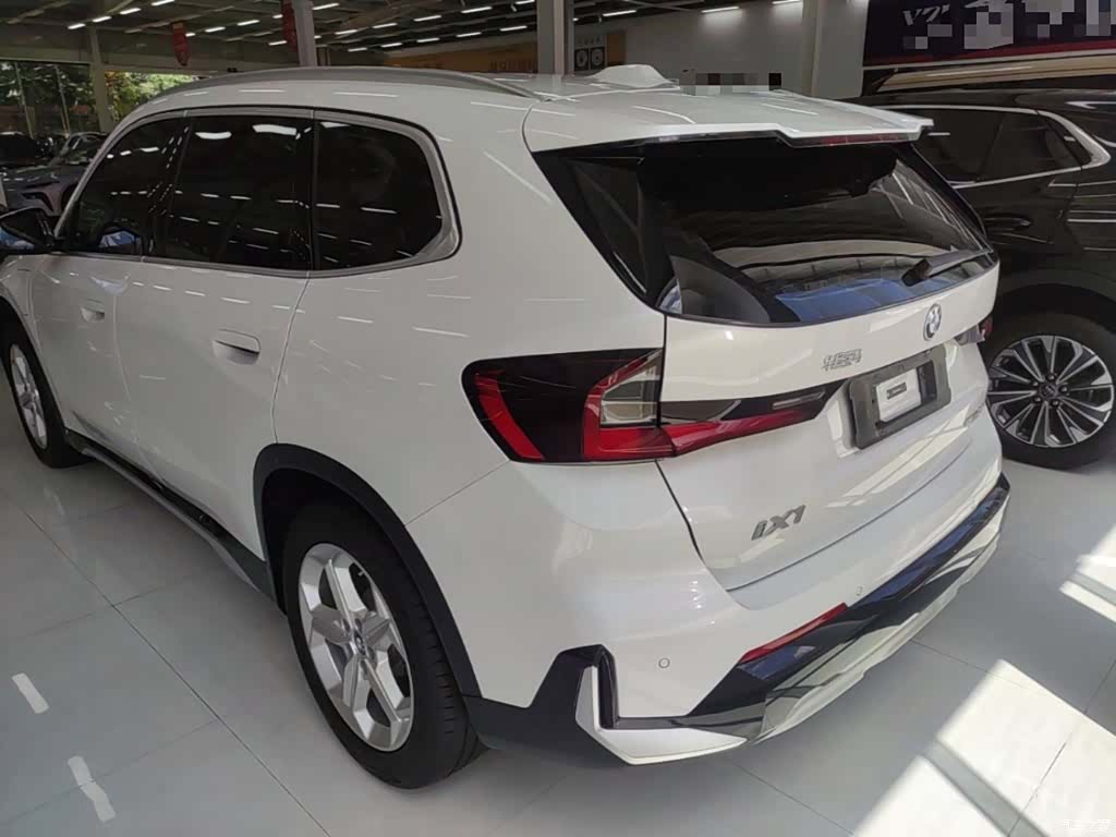 BMW iX1, 2025 все фото