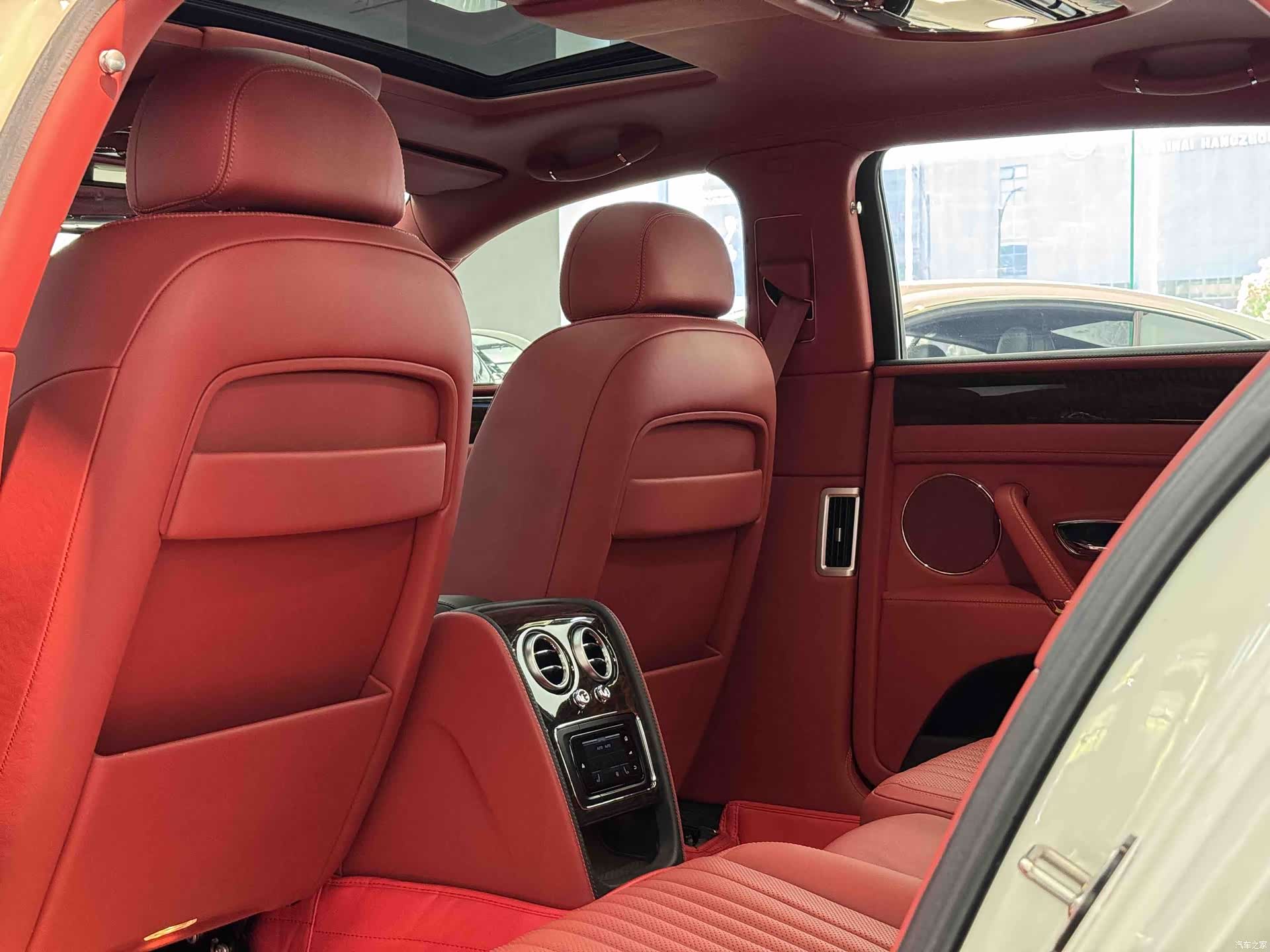 Bentley Flying Spur, 2018 14