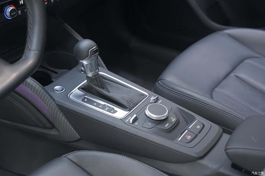 Audi Q2L, 2024 15