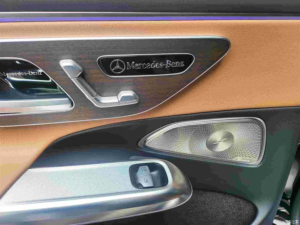 Mercedes-Benz E-Class, 2024 14
