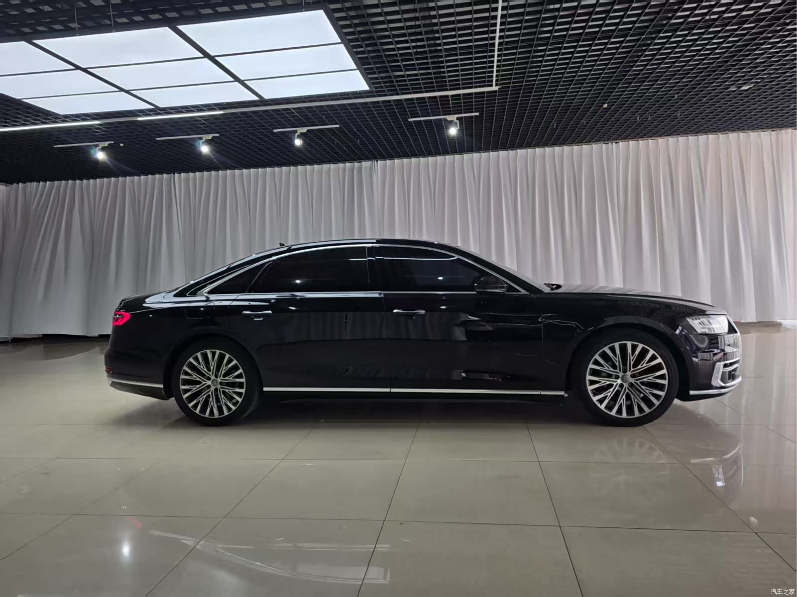 Audi A8L, 2020 4