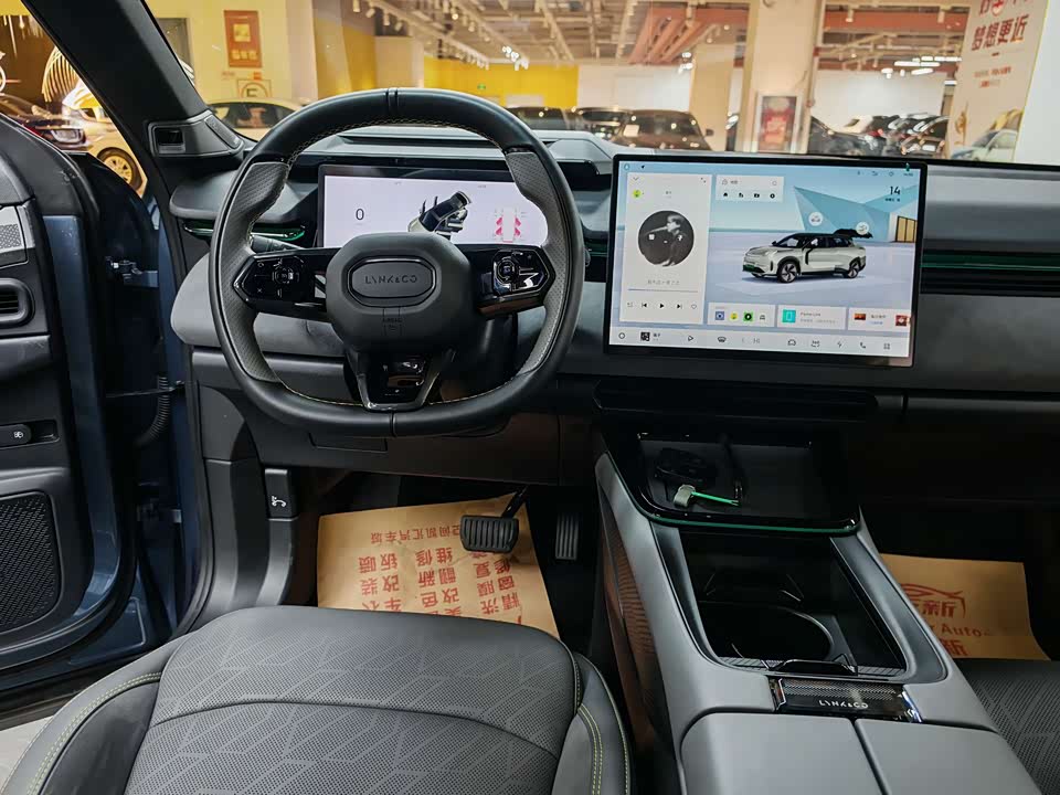 Lynk & Co 08 EM-P