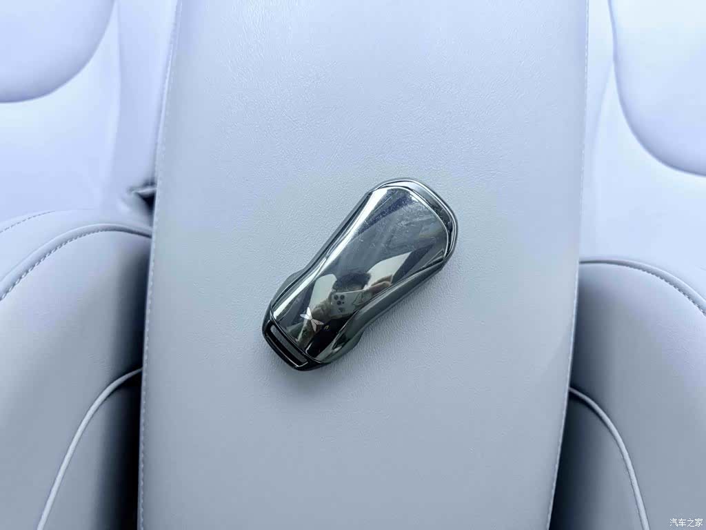 Xpeng Mona M03, 2024 9