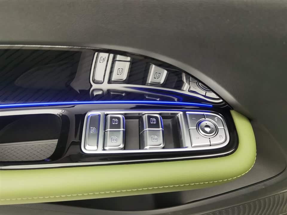 Hongqi HS3