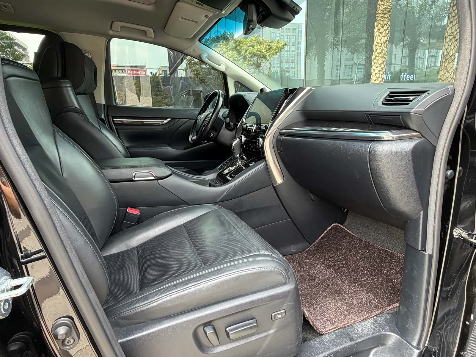 Toyota Vellfire, 2022 13