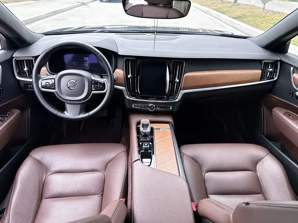 Volvo S90