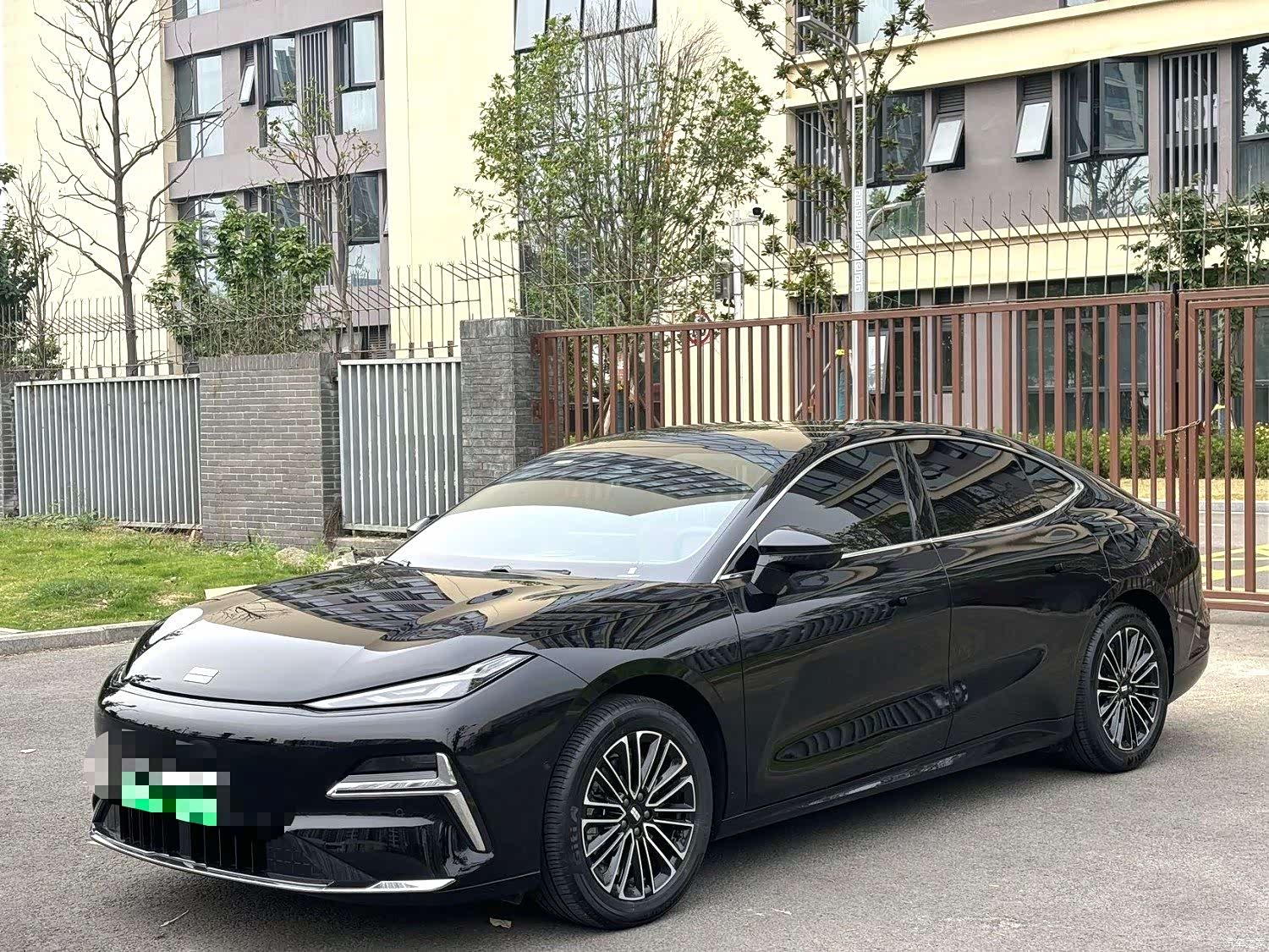 Geely 8