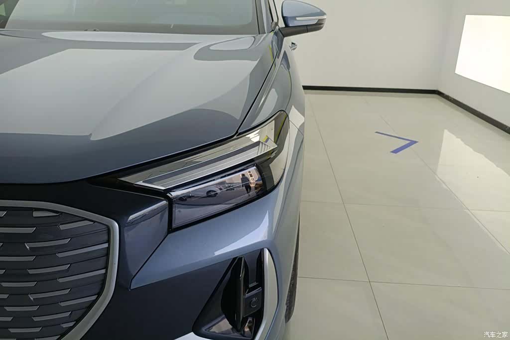 Audi Q4 e-tron, 2022 все фото