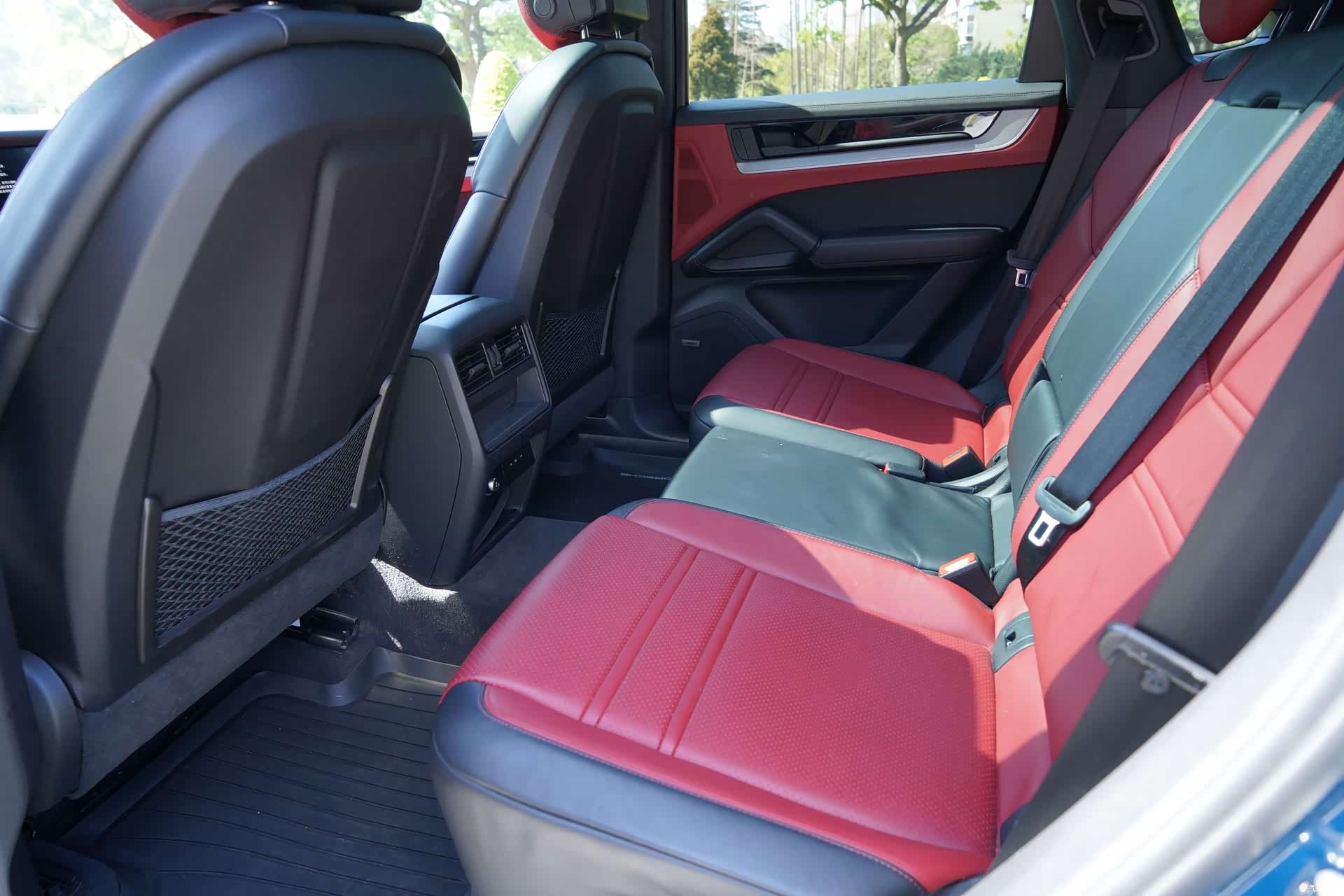 Porsche Cayenne, 2025 6