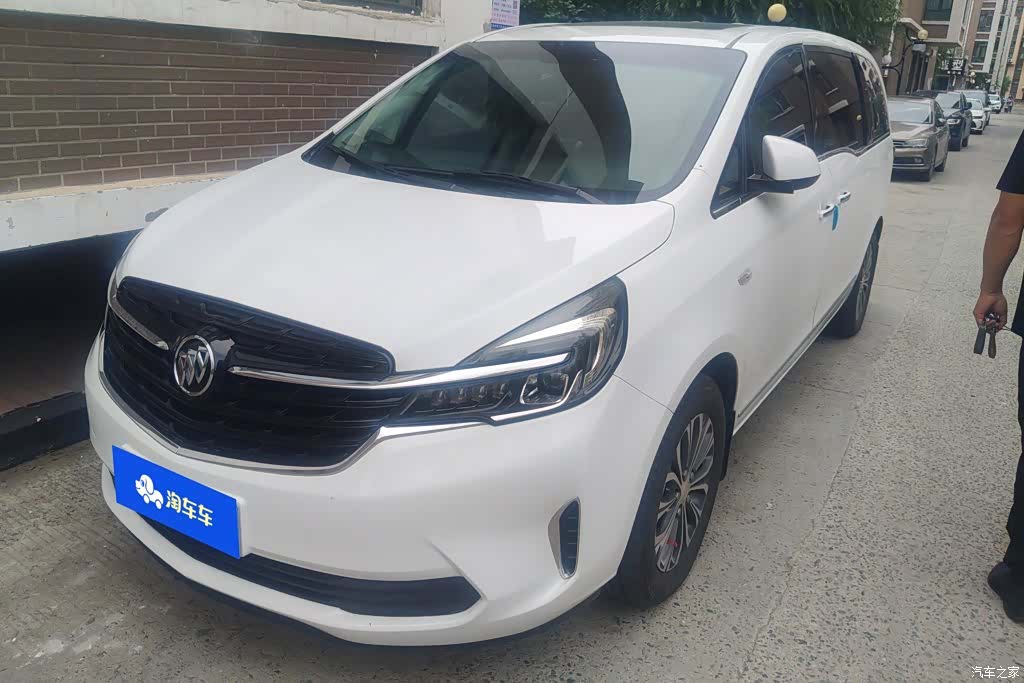 Buick GL8, 2021 1