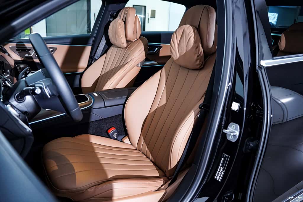 Mercedes-Benz E-Class, 2025 18
