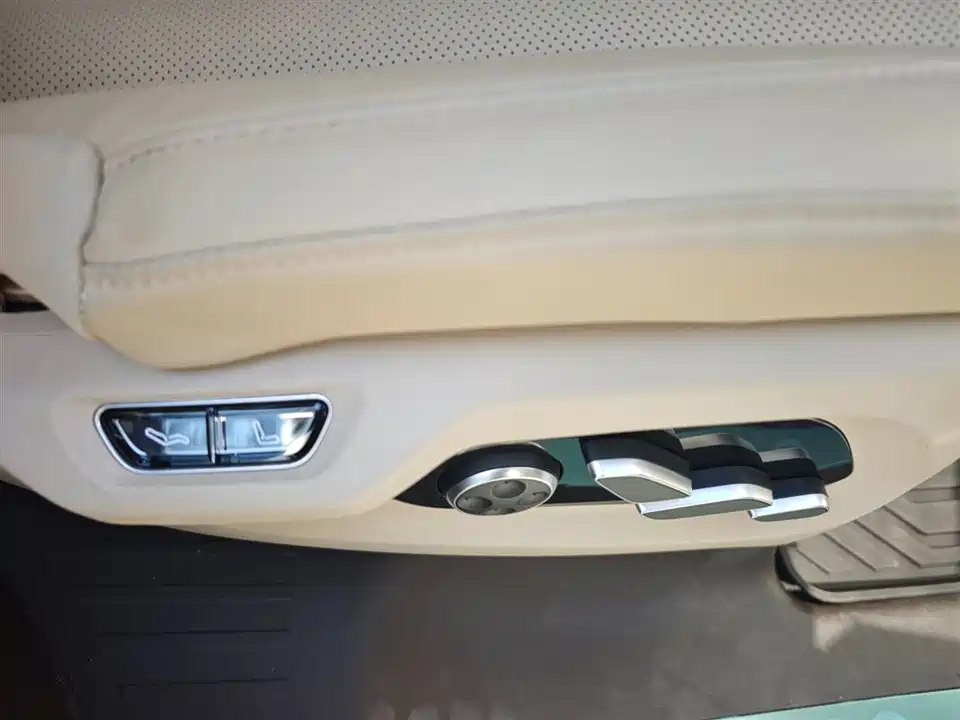 AITO Ask the world M7