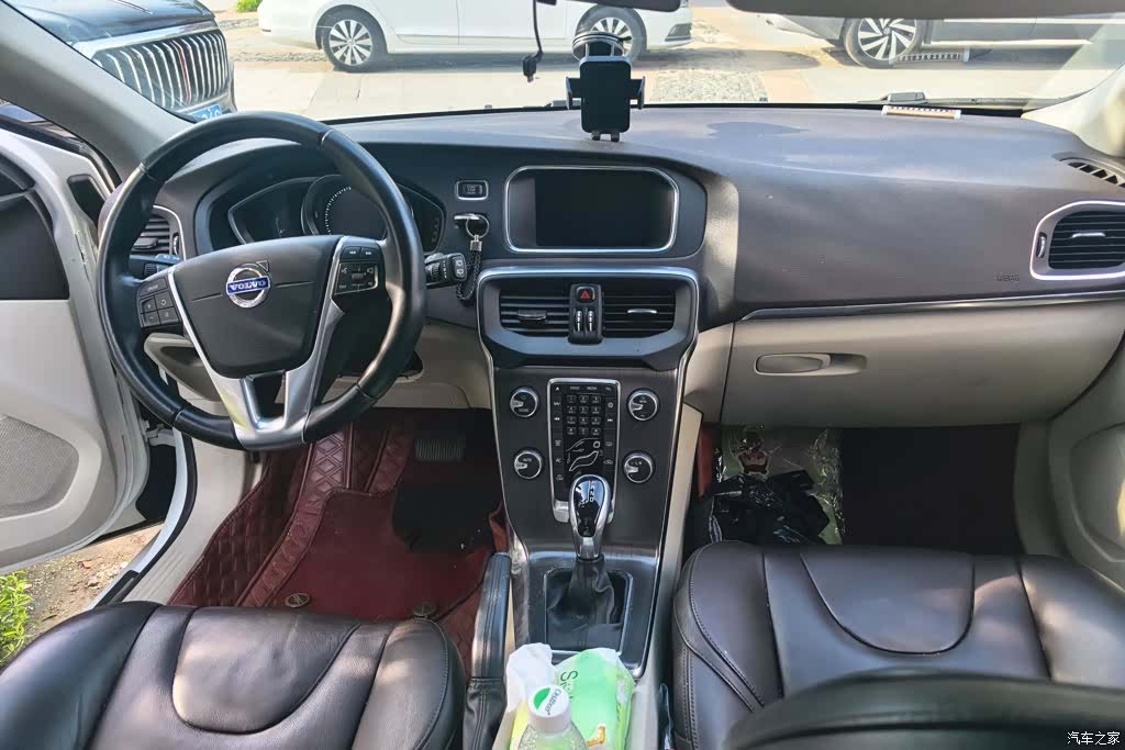 Volvo V40, 2015 12