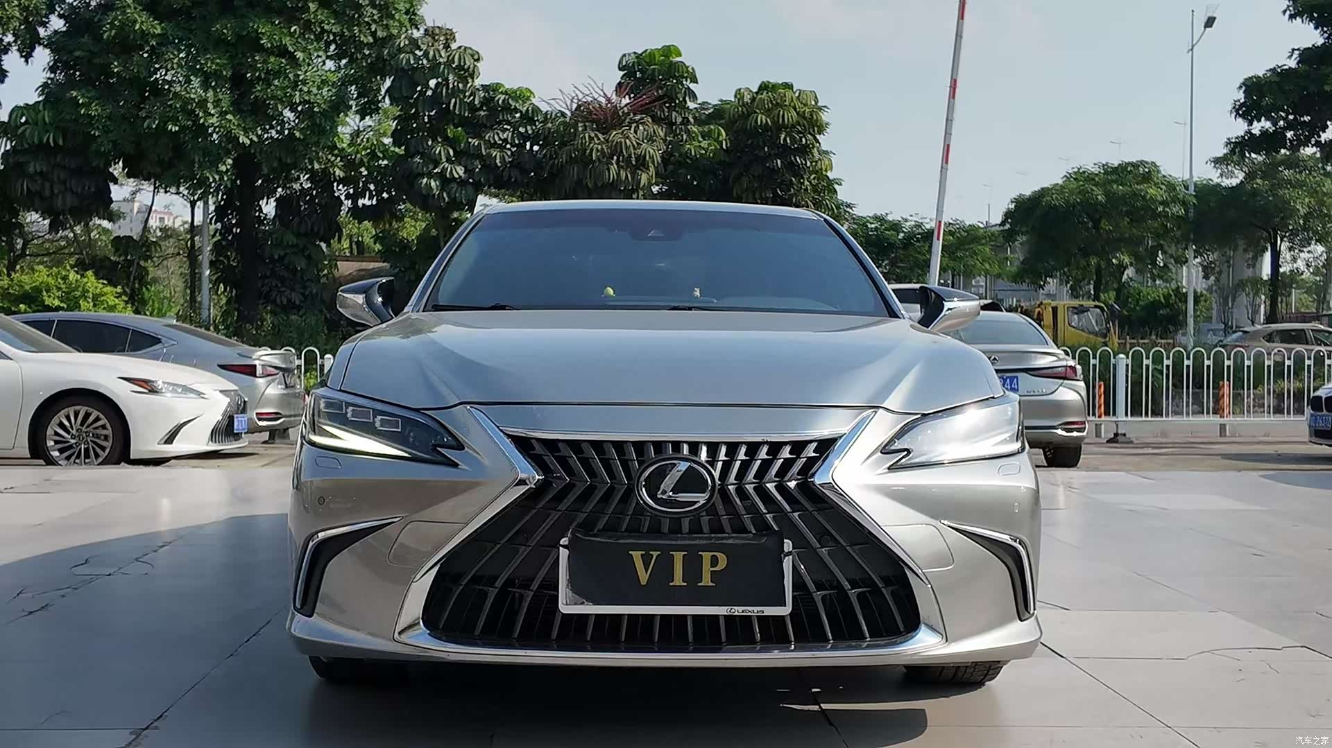 Lexus ES