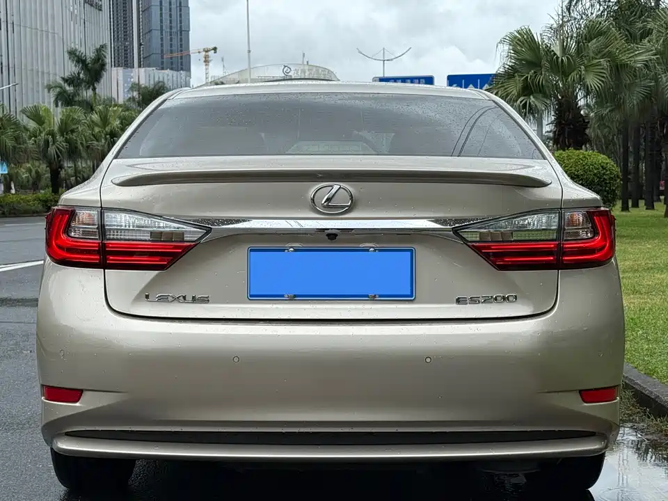 Lexus ES