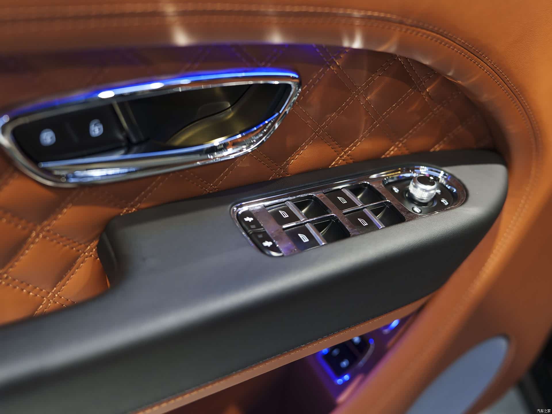 Bentley Bentayga, 2022 16