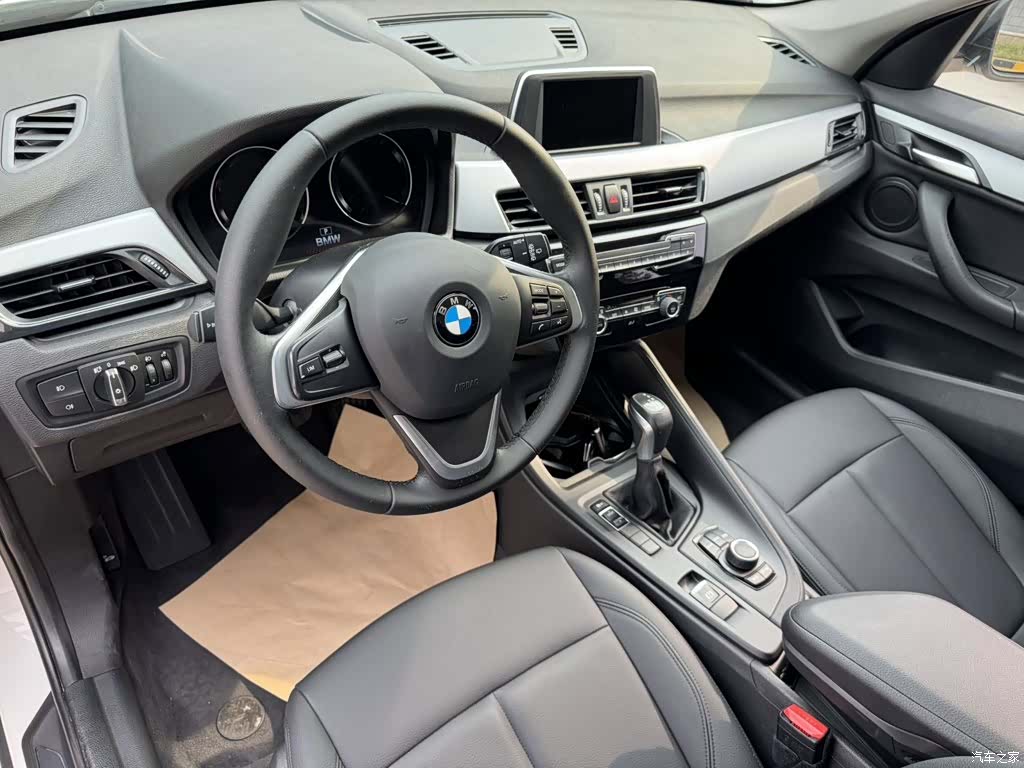 BMW X1, 2019 все фото