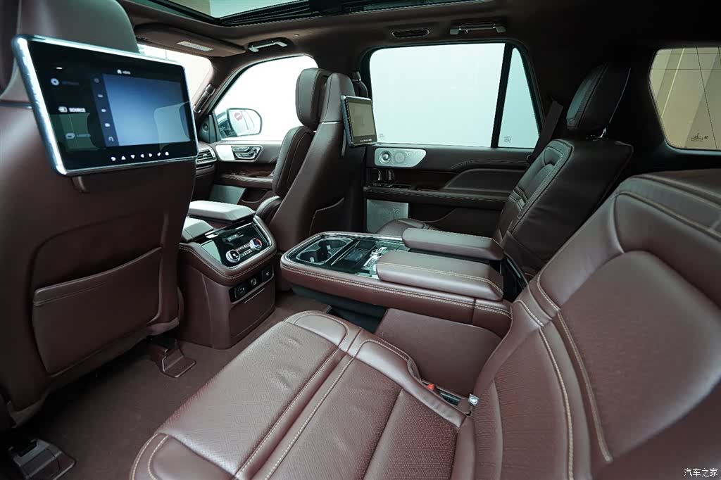 Lincoln Navigator, 2022 13