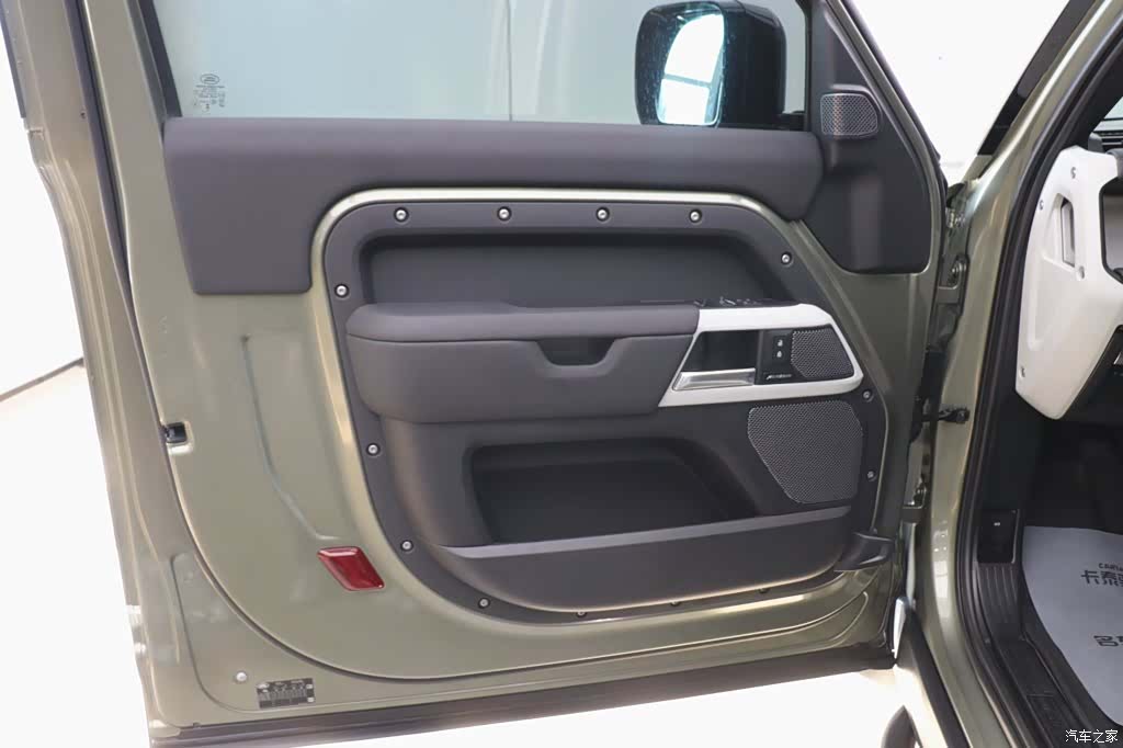 Land Rover Defender, 2024 10