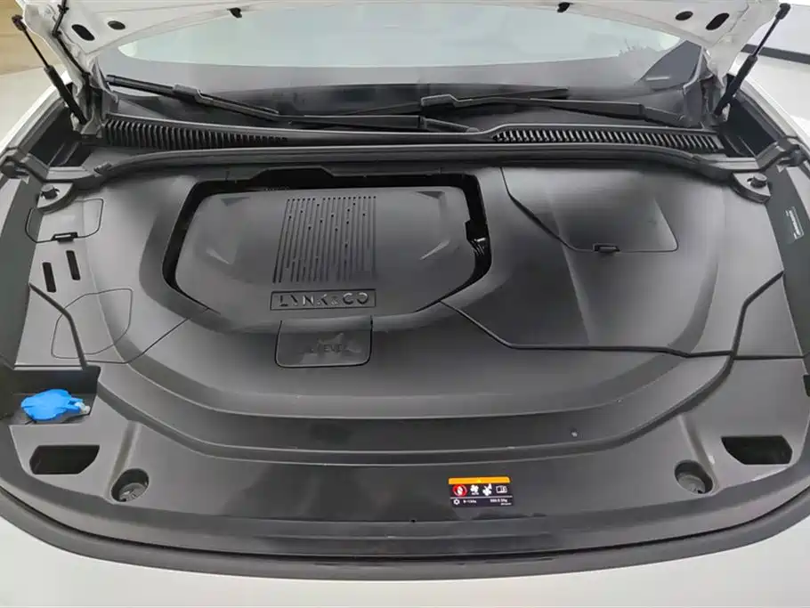 Lynk & Co 06