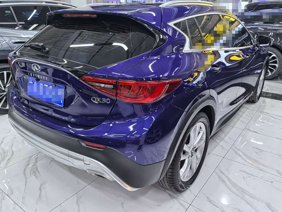 Infiniti QX30