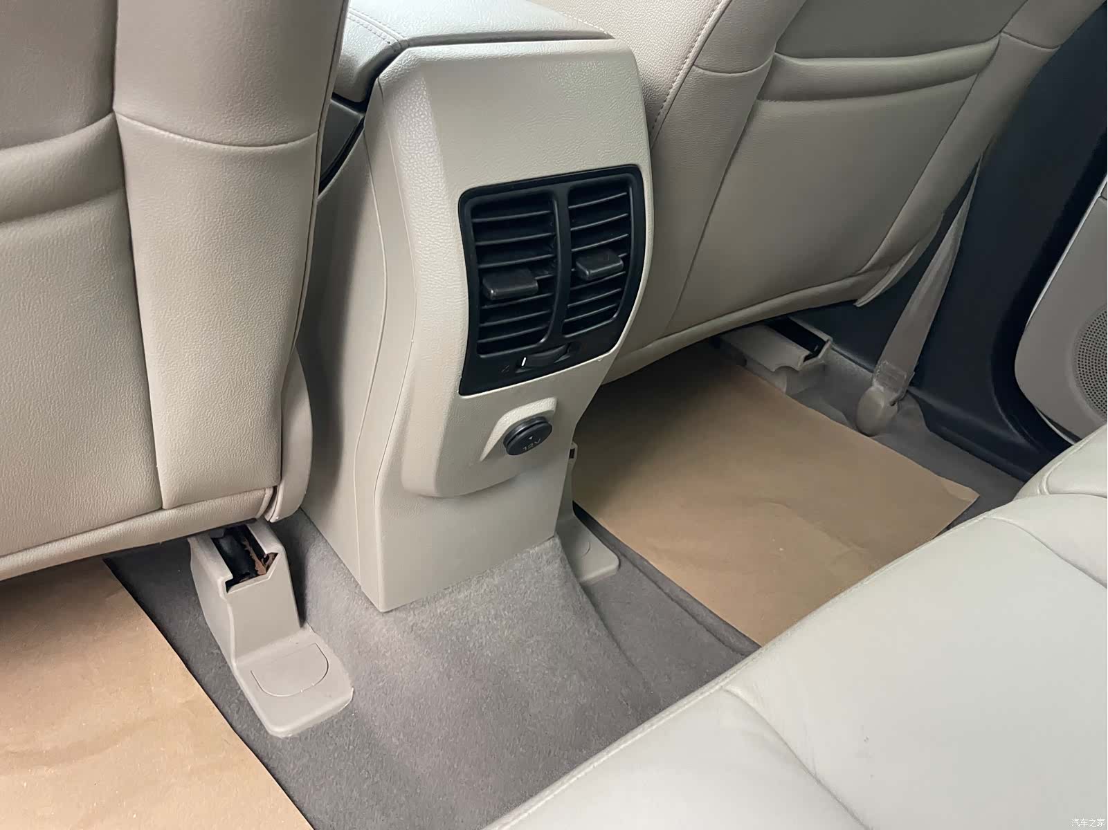 Ford Kuga, 2015 10