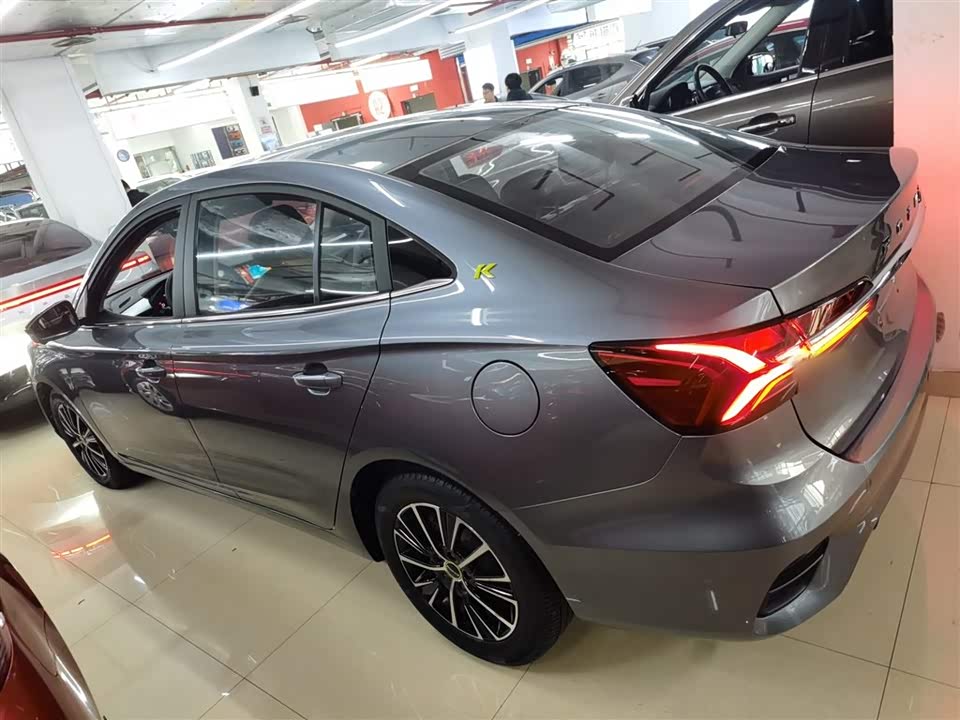 Roewe i5