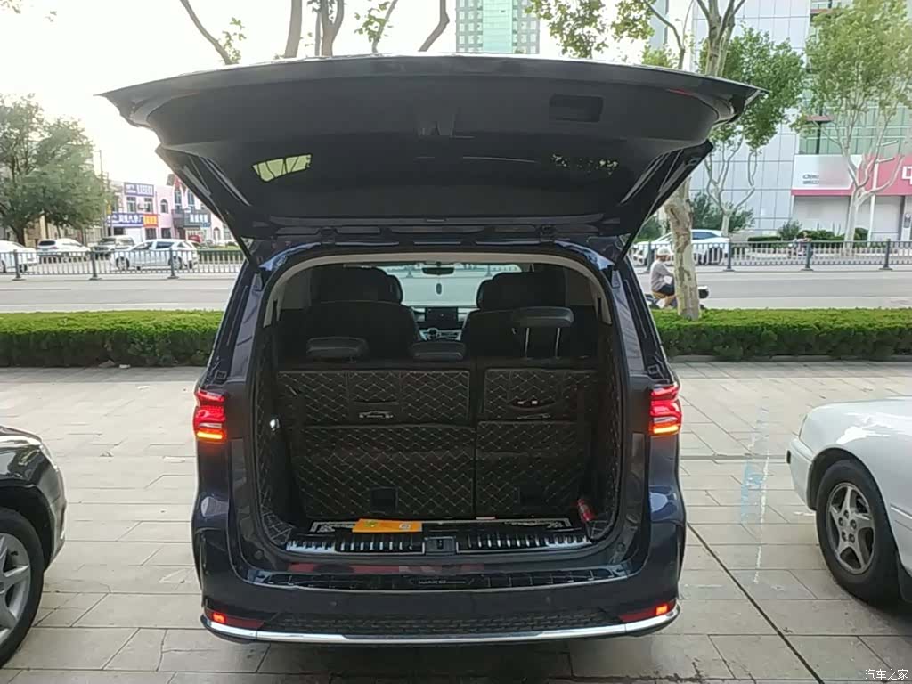 Roewe iMAX8, 2022 19