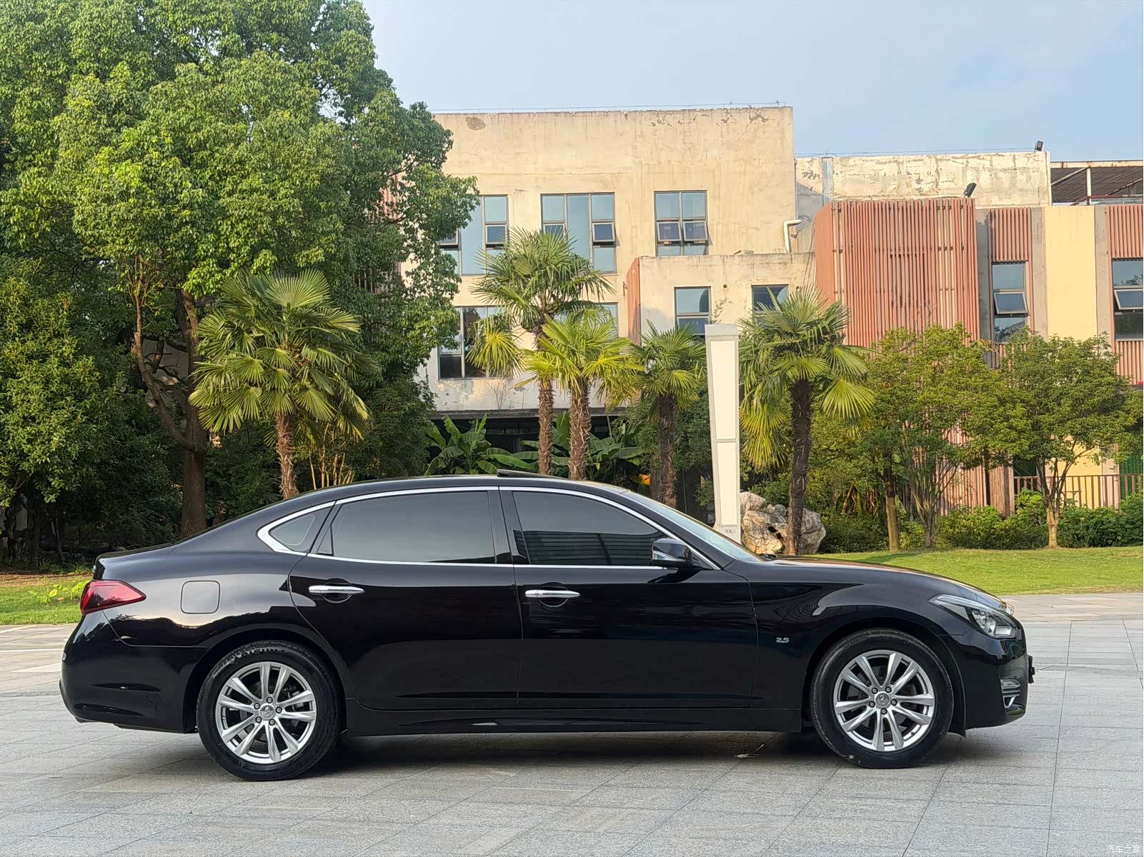 Infiniti Q70, 2018 9