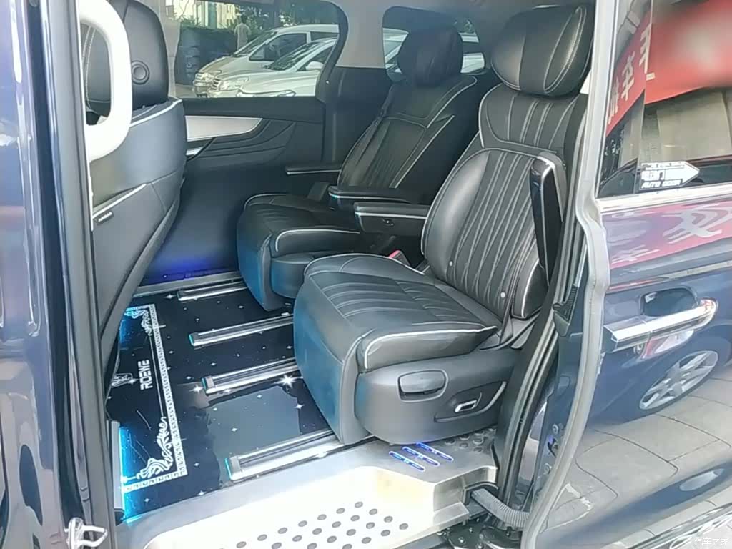 Roewe iMAX8, 2022 17