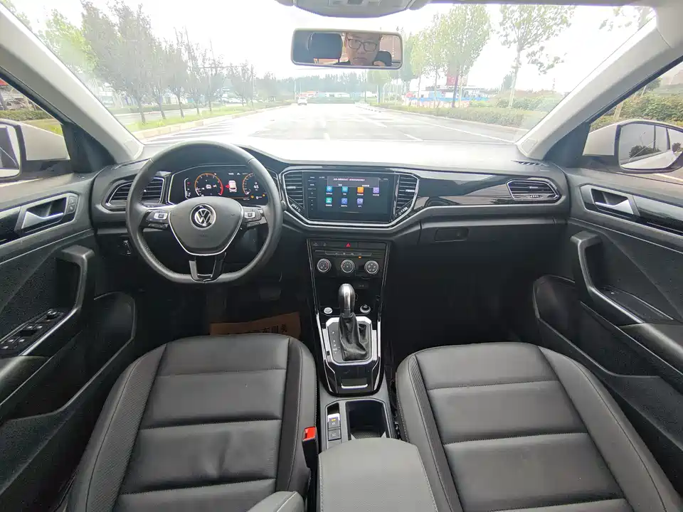 Volkswagen T-ROC exploring Songs