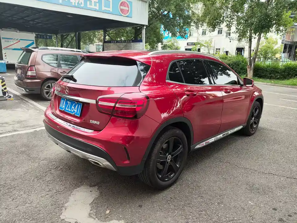 Mercedes-Benz GLA Mercedes-Benz GLA