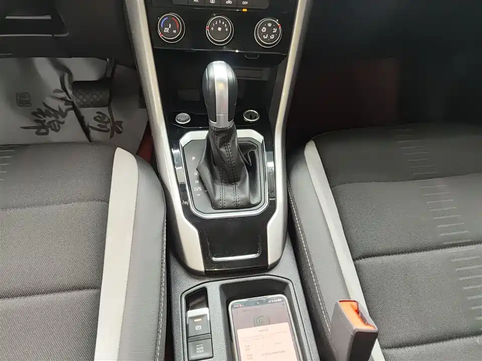 Volkswagen T-ROC exploring Songs