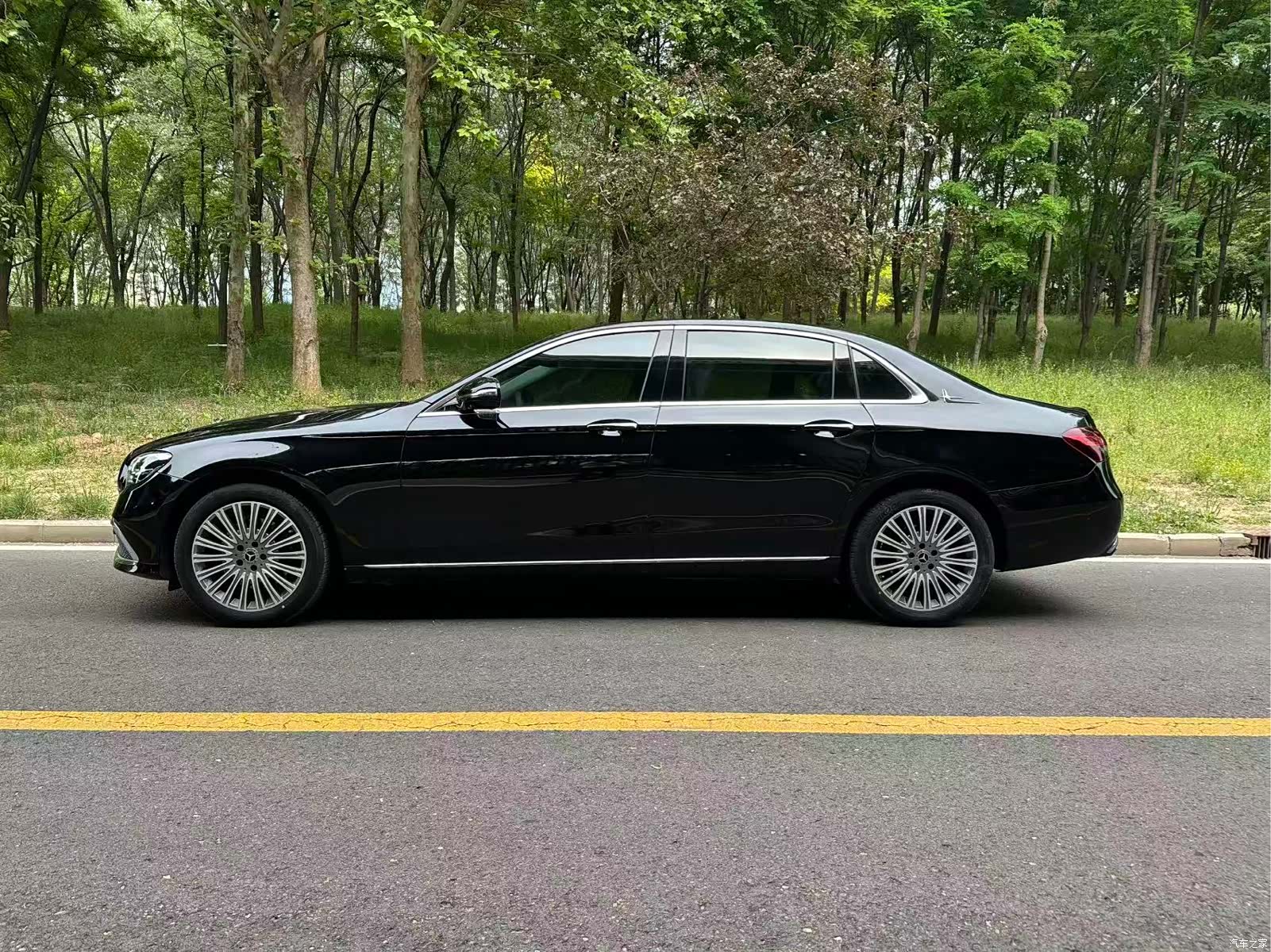 Mercedes-Benz E-Class, 2023 3