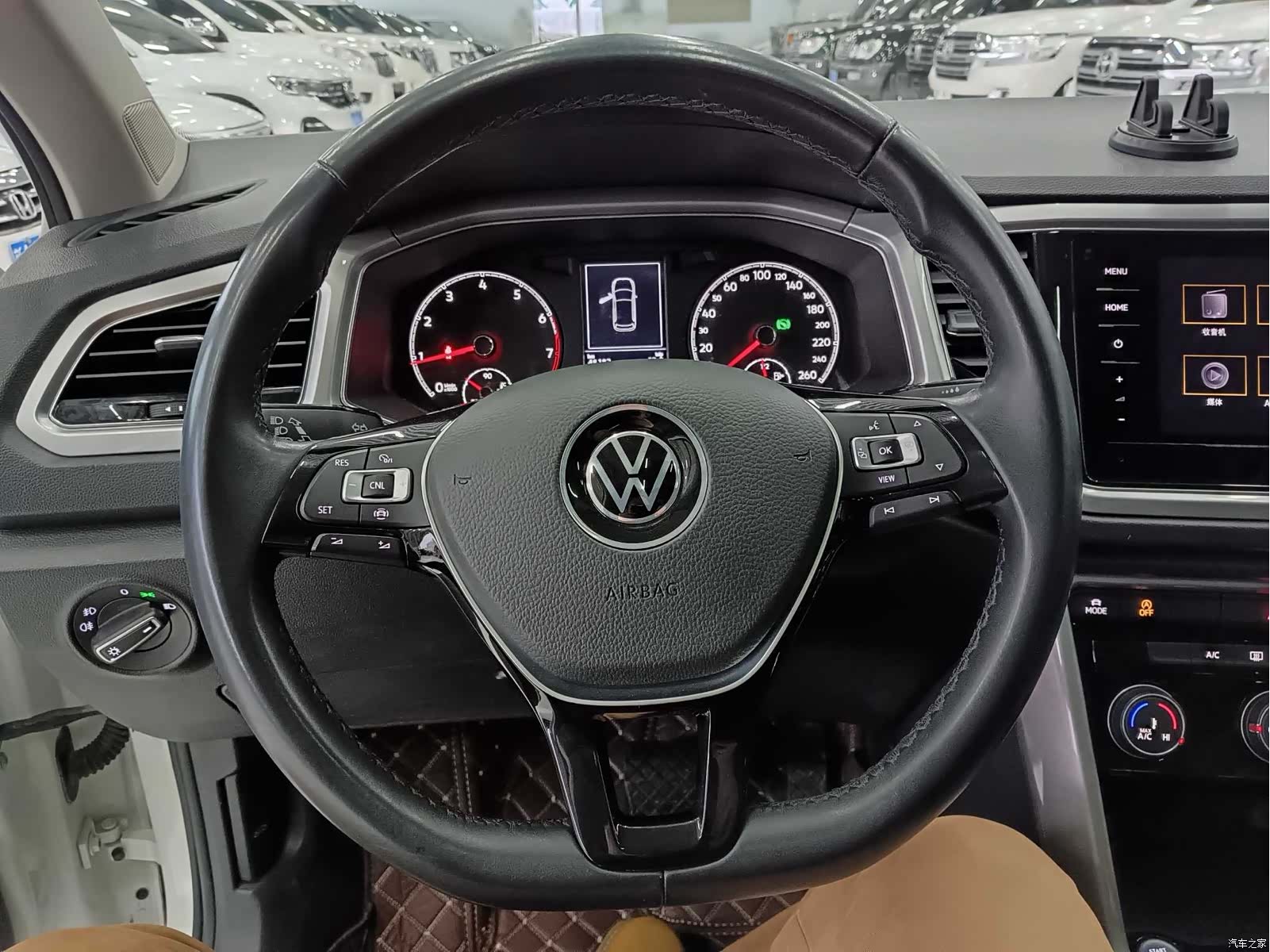Volkswagen T-ROC, 2023 11
