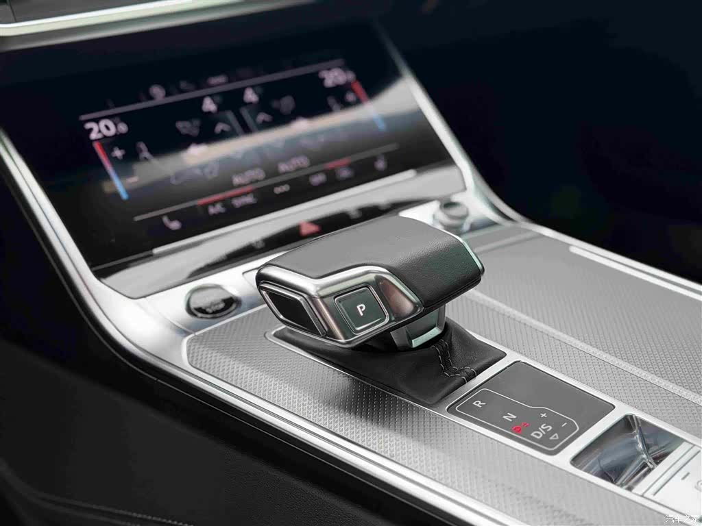 Audi A7L, 2024 19