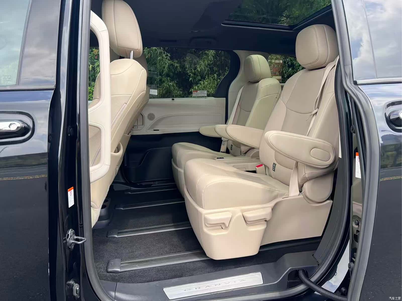 Toyota Granvia, 2024 16